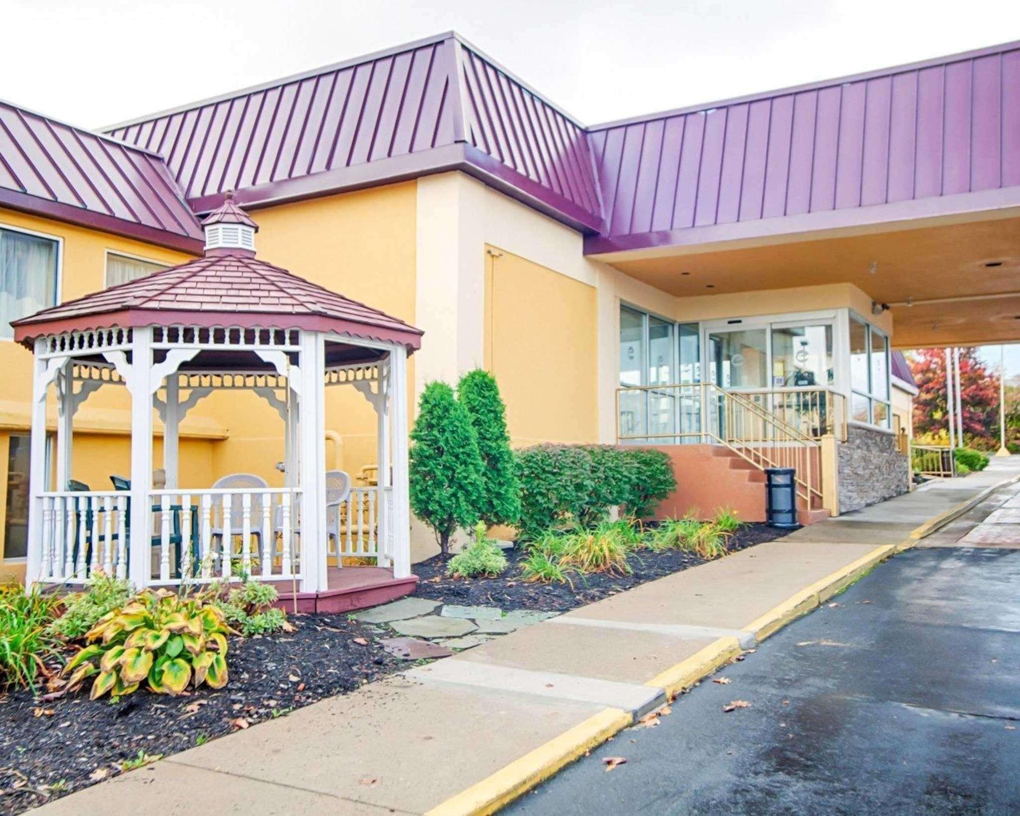 Quality Inn And Suites Fairgrounds - Syracuse Seneca Knolls Exterior photo