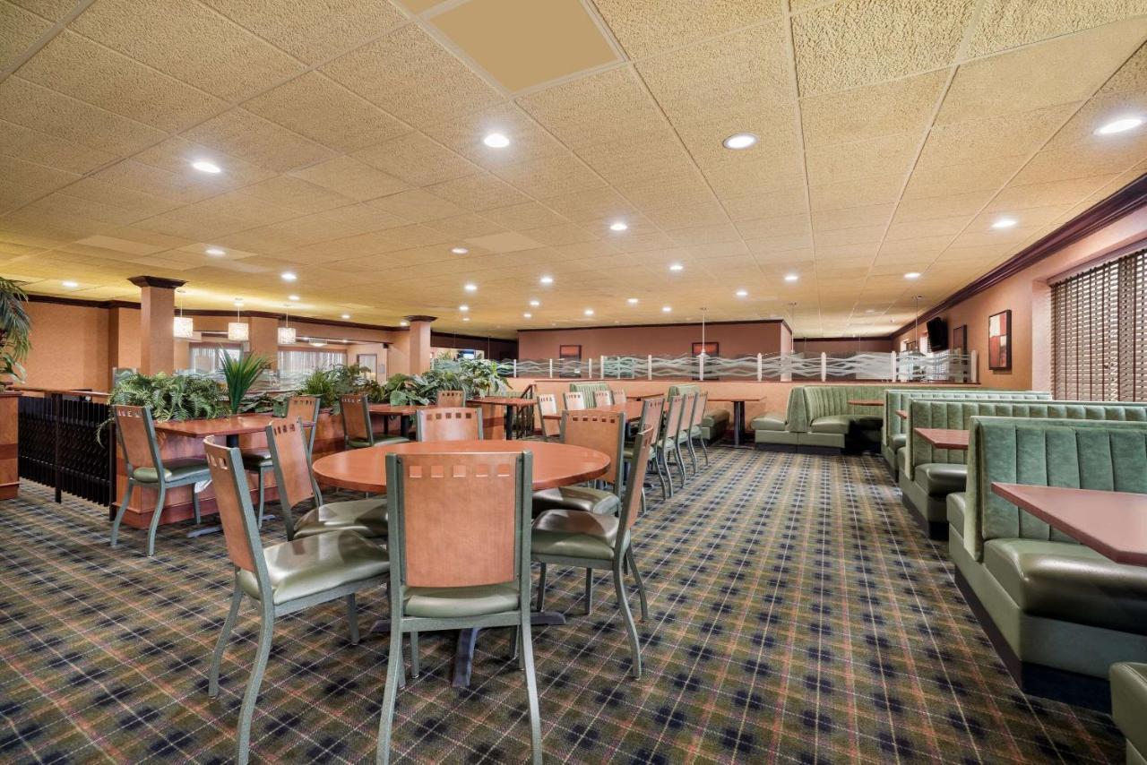 Quality Inn And Suites Fairgrounds - Syracuse Seneca Knolls Exterior photo